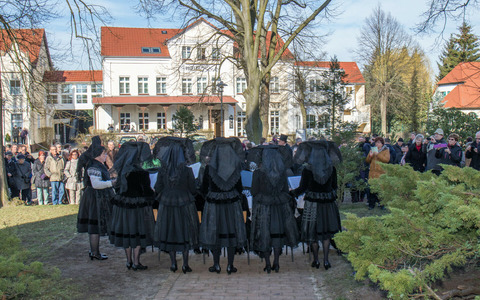 Kirchgang zu Ostern ©Peter Becker