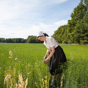 Arbeitstracht auf der Wiese ©Peter Becker