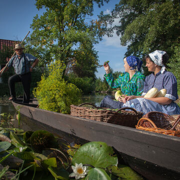Arbeitstracht auf dem Kahn ©Peter Becker