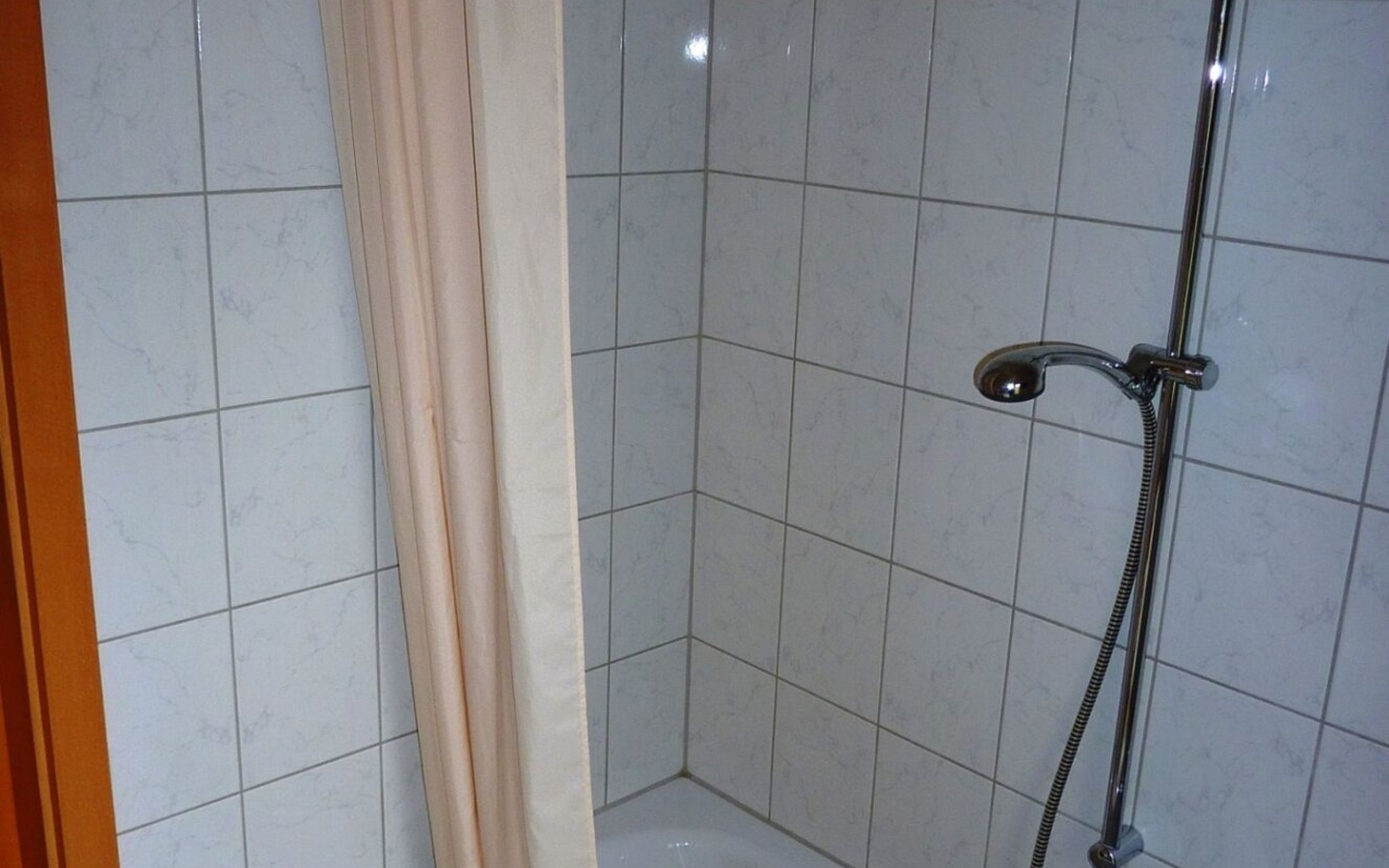 Bad im Nebengebäude