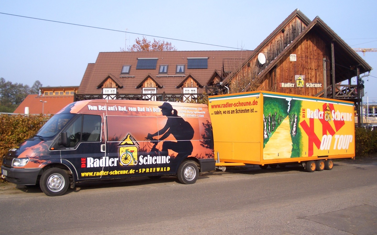 Die Radler-Scheune in Burg (Spreewald) - Eingang zu Service, Verkauf & Vermietung, Foto: R. Schmidt