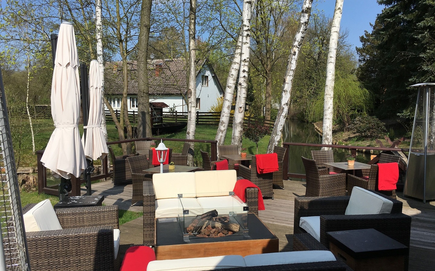 Terrasse Hofrestaurant Zum Schlangenkönig, Foto: Hofrestaurant, Lizenz: Amt Burg (Spreewald)