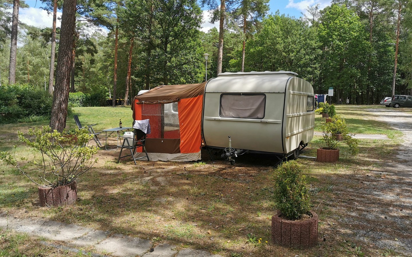 Standplatz Wohnwagen, Foto: ReFanCard, Lizenz: Waldcamping Am Großsee