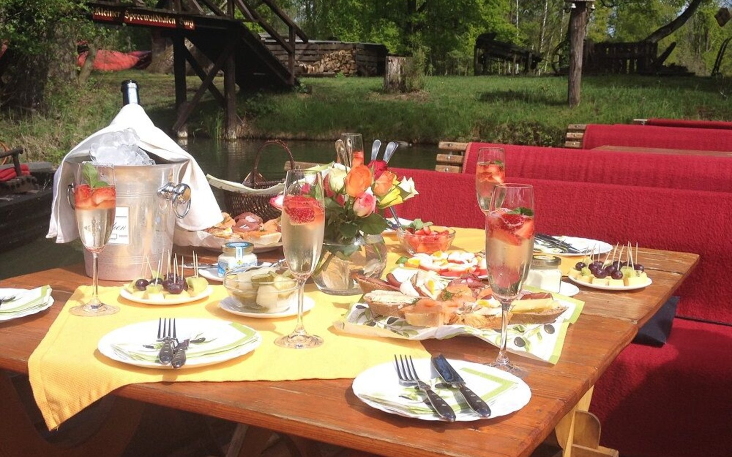 Frühstückskahnfahrt, Foto: Kleiner Spreewaldhafen, Lizenz: Amt Burg (Spreewald)