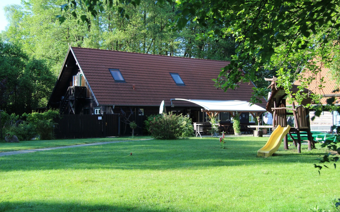 Kneipp- und ErlebnisCamping "An den Spreewaldfließen" - Rezeption mit Terrasse