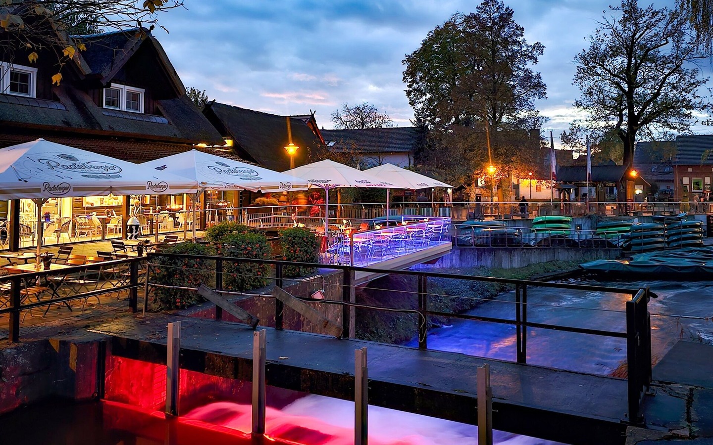 Spreehafen Burg - Blick von Brücke bei Nacht, Foto: Tino Meier, Lizenz: Spreehafen Burg