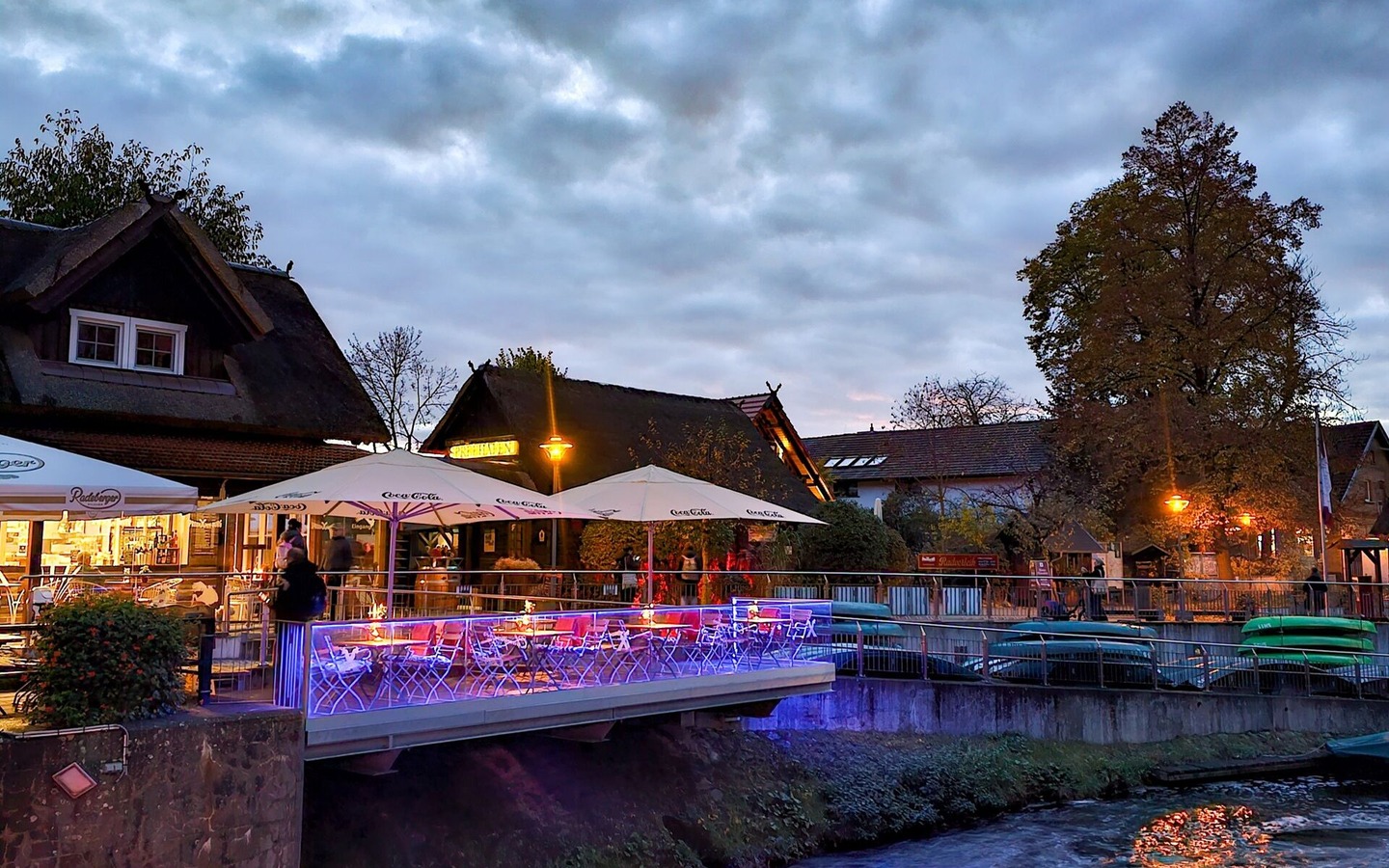 Terrassencafé am Spreehafen bei Nacht, Foto: Tino Meier, Lizenz: Spreehafen Burg