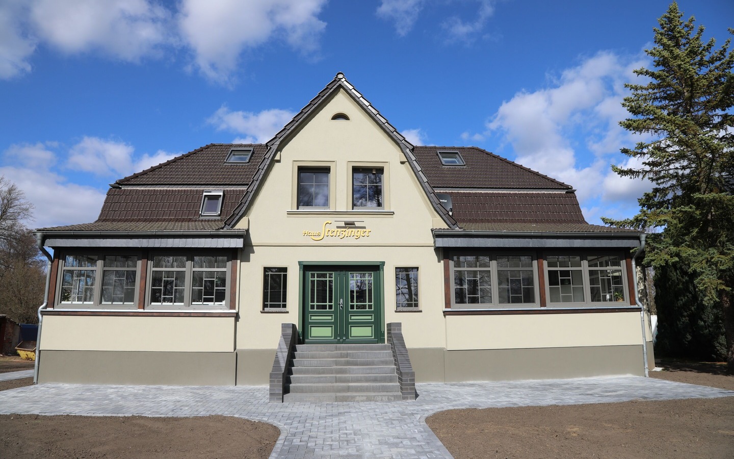Frisch restaurierte Außenansicht im März 2024, Foto: Jördis Urban, Lizenz: Haus Stenziger