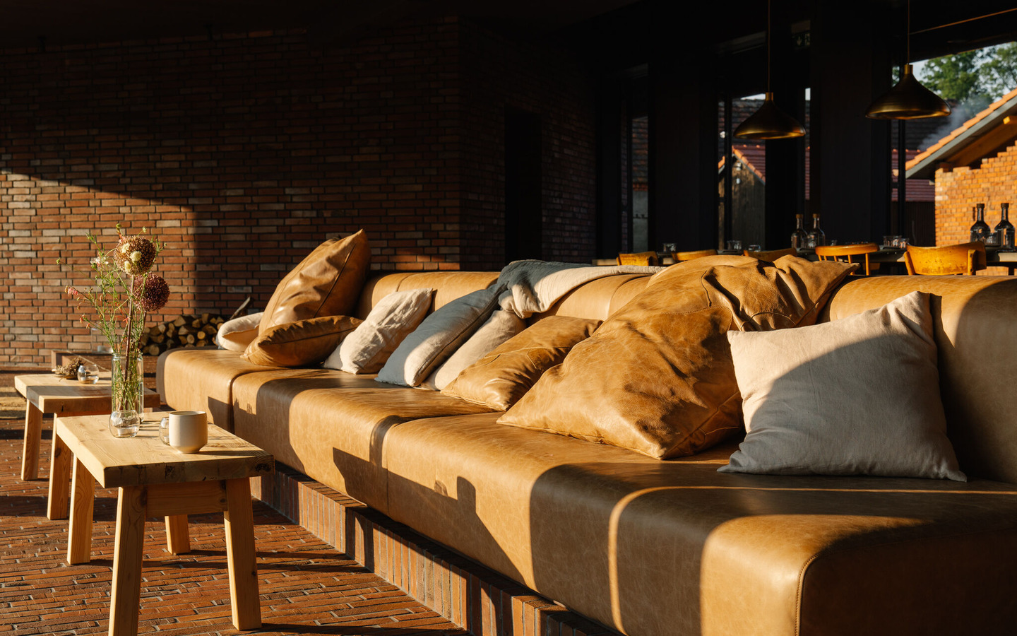Sofa in der Scheune, Foto: Tobias König, Lizenz: Michelberger Farm