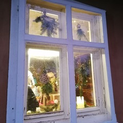 Weihnachtlich geschmücktes Fenster, Foto: Charlott Lehmann, Lizenz: Amt Burg (Spreewald)