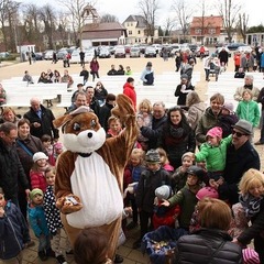 Osterhase vor der Bühne, Foto: Markus Klamt, Lizenz: Amt Burg (Spreewald)