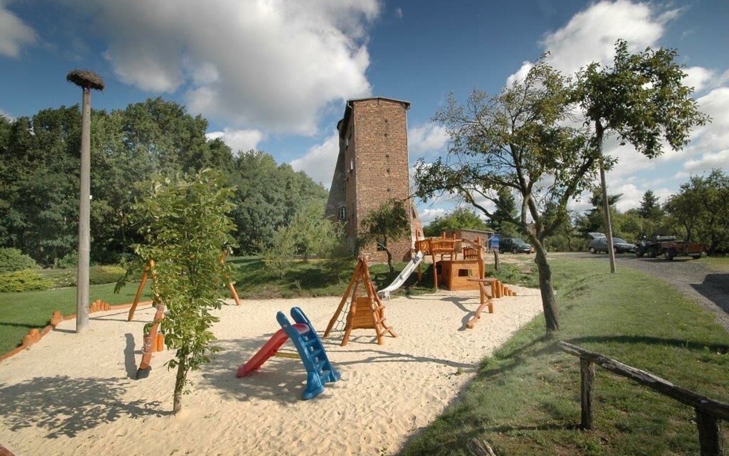 Spielplatz vor der Holländermühle